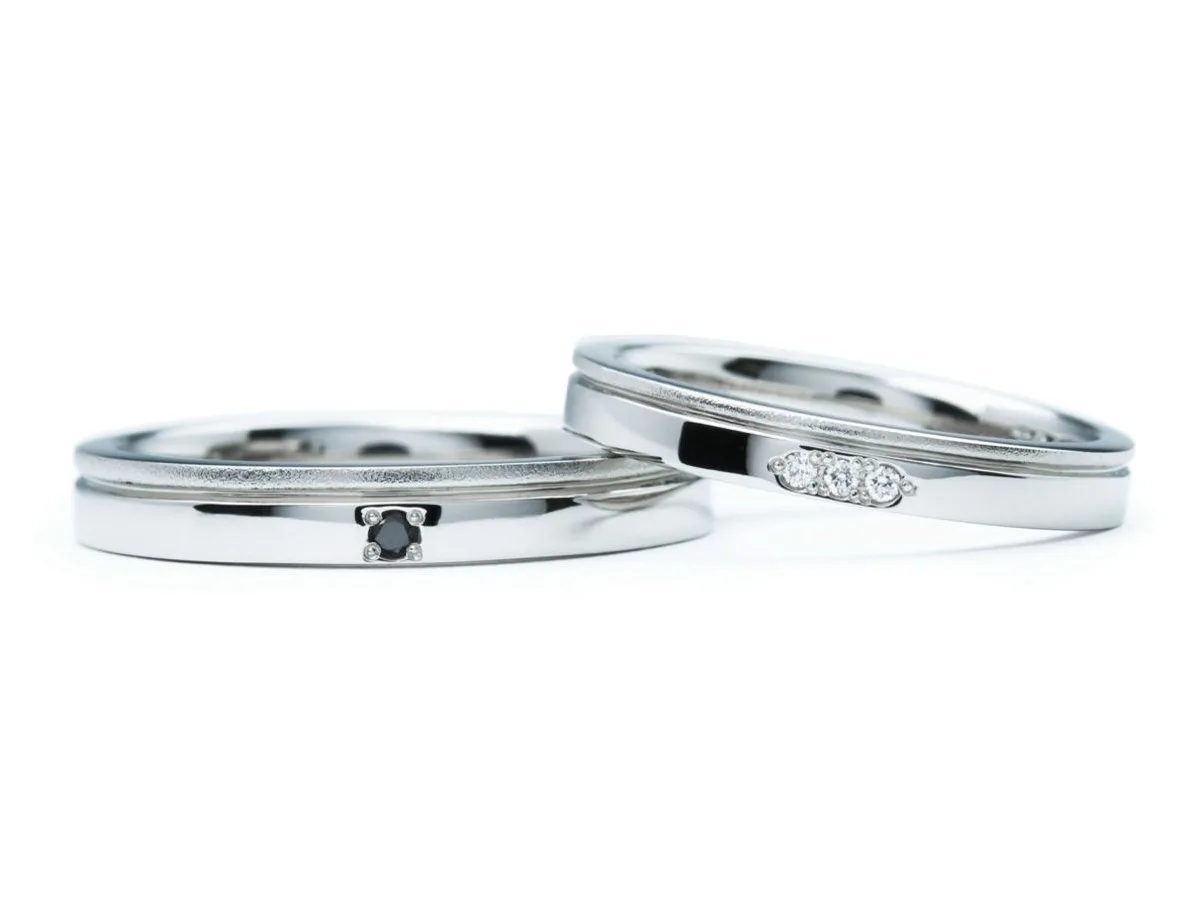 マット加工とダイヤモンドがポイントになったプラチナの結婚指輪