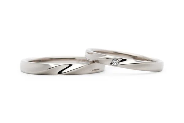 ホワイトゴールドで作るふたひねりの手作り結婚指輪