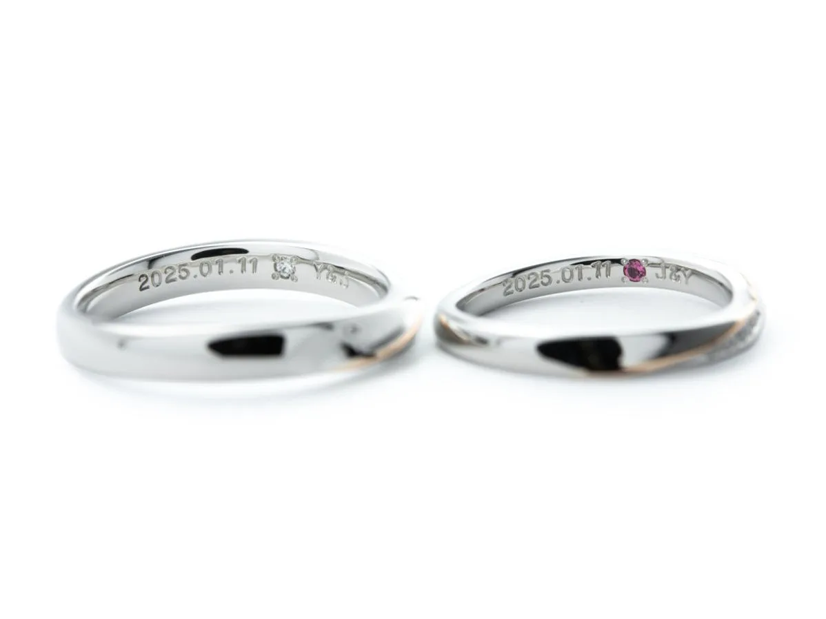 プラチナに赤い糸がポイントのふたひねりの結婚指輪 2