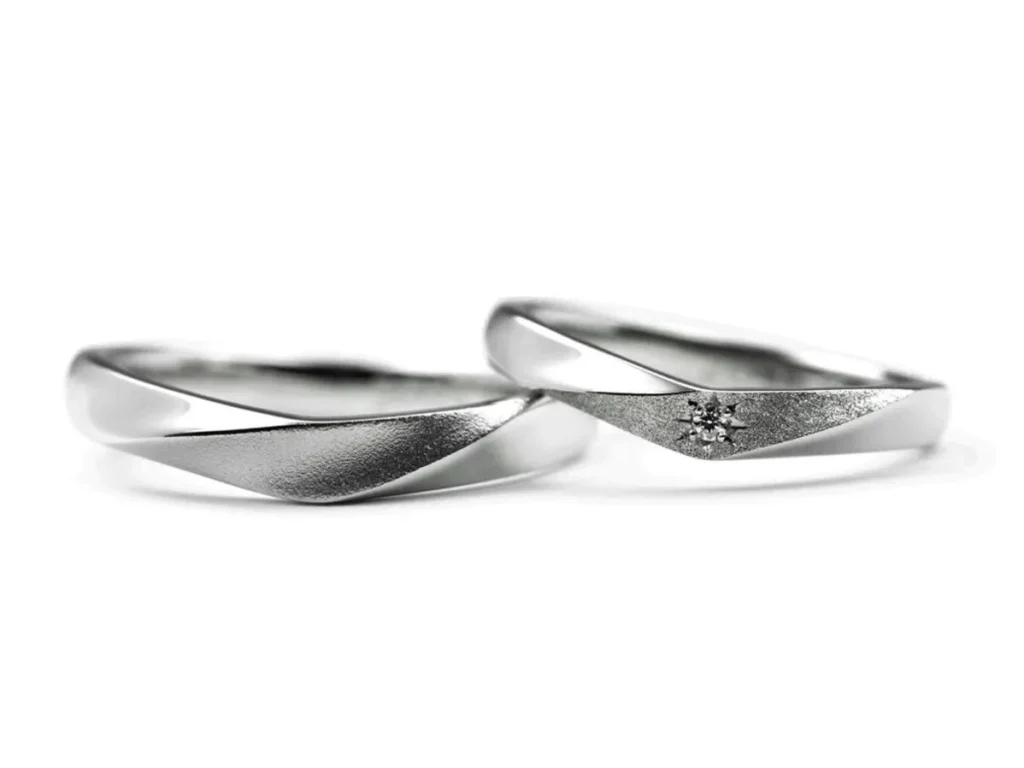 ホーニング加工とスターダスト加工を使ったV字ふたひねりの結婚指輪