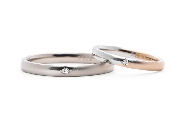 お好みのお素材とお揃いの加工を組み合わせた手作り結婚指輪