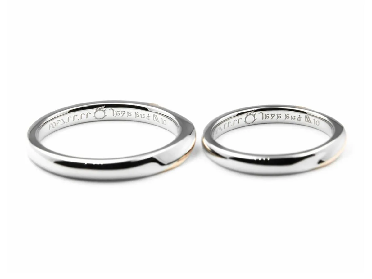 赤い糸とホーニング加工を組み合わせたスタイリッシュな結婚指輪 2