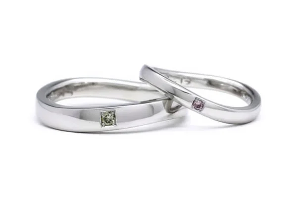 シンプルなウェーブの手作り結婚指輪