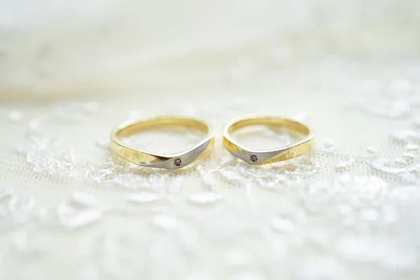 結婚指輪に誕生石を取り入れる方法と魅力