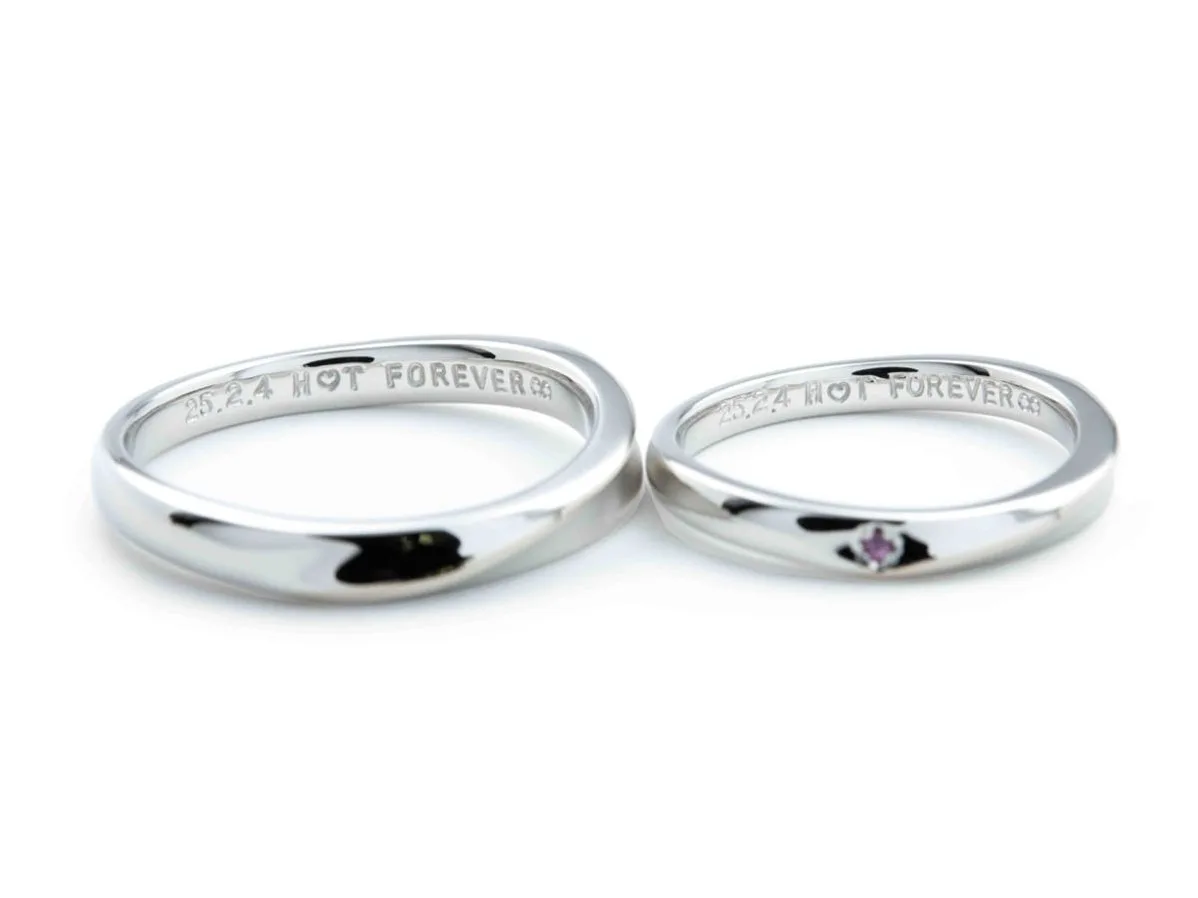 シャンパンゴールドのラインがおしゃれなふたひねりの結婚指輪 2