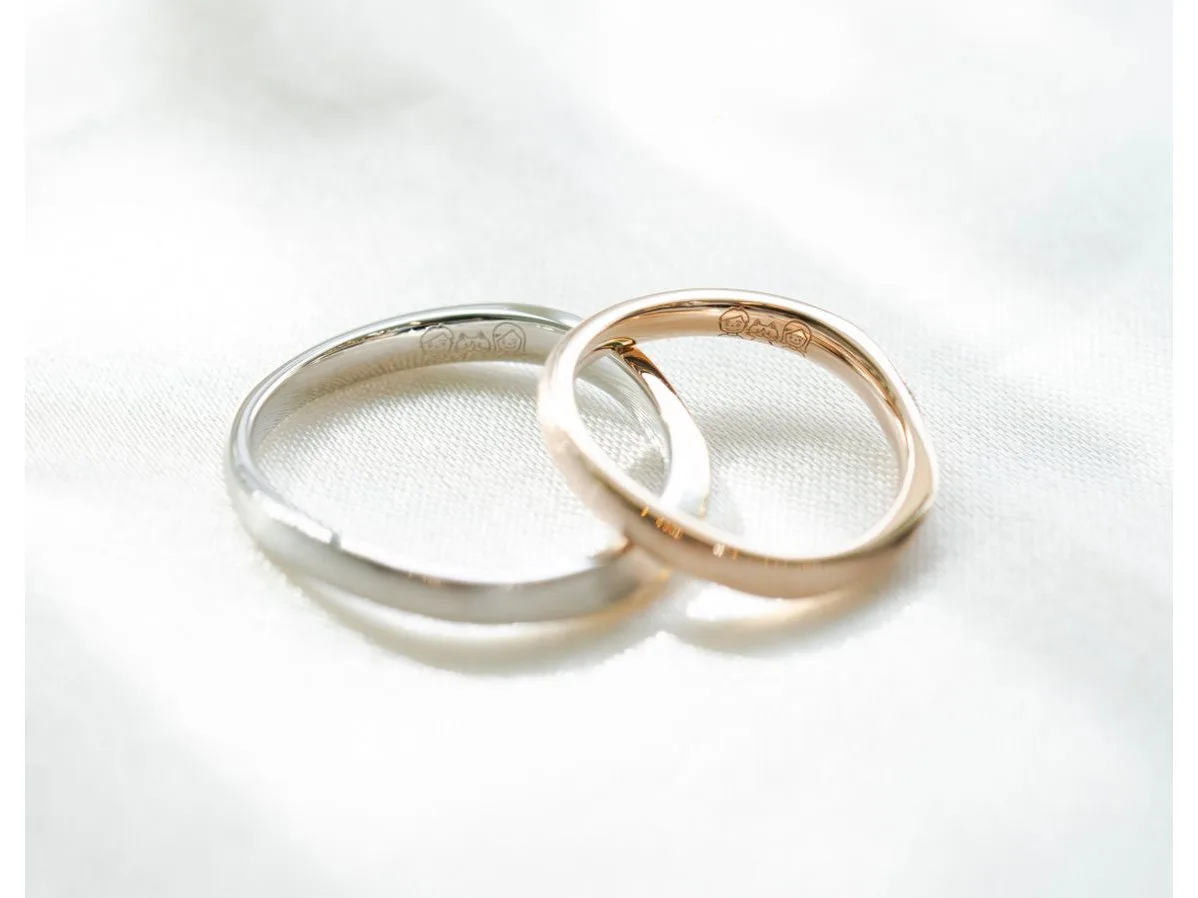 赤い糸とブラウンダイヤモンドのグラデーションが綺麗な結婚指輪 2