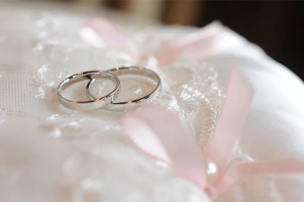 手作りデザインで叶える理想の結婚指輪！ふたりだけの特別な選び方