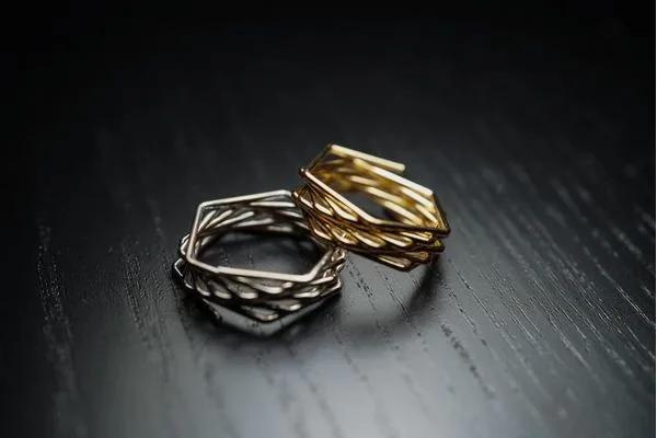 手作り婚約指輪の全工程ガイド！素材選びから刻印まで