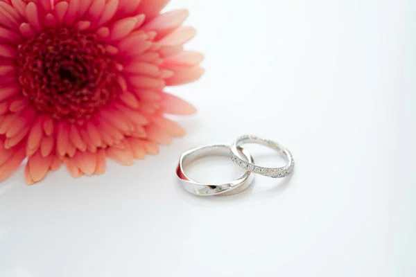 結婚指輪にメレダイヤモンドをあしらうメリット