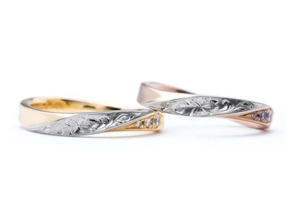 2種類の金属とハワイアンの柄が美しい結婚指輪