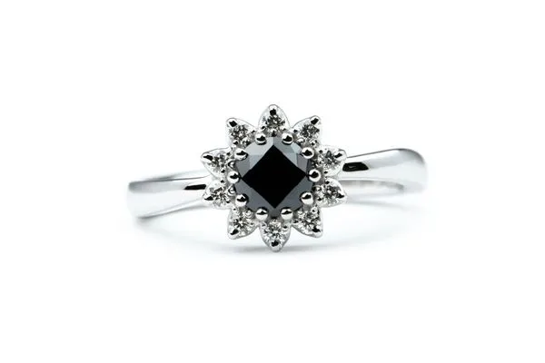 ブラックダイヤモンドの向日葵手作り婚約指輪