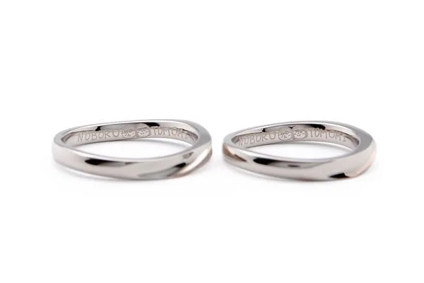 ホワイトゴールドにスターダスト加工の手作り結婚指輪