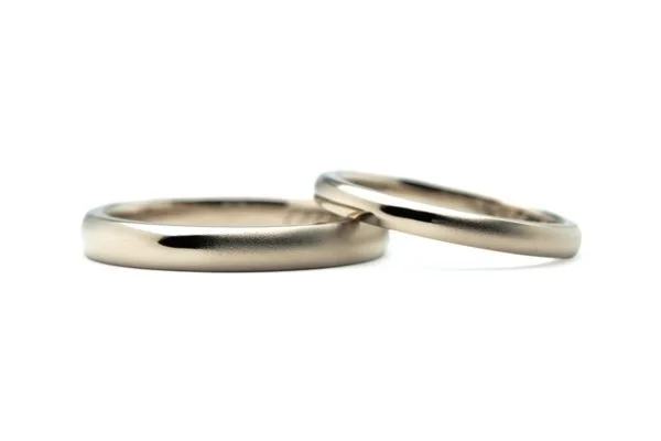 シャンパンゴールドで作る鏡面とマットの結婚指輪