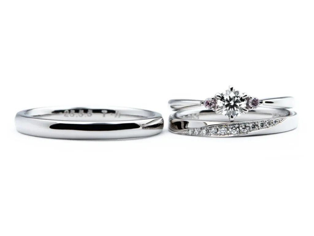 ピンクダイヤモンドの婚約指輪とダイヤモンがたくさん入った結婚指輪