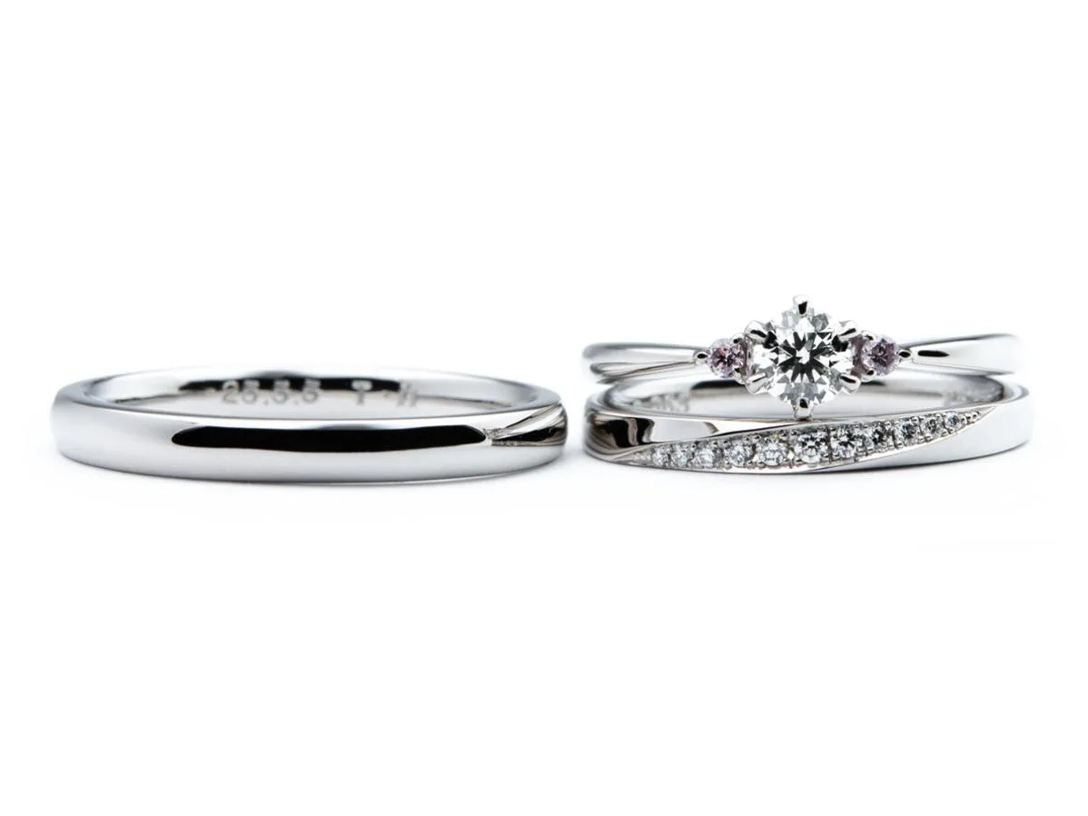 ピンクダイヤモンドの婚約指輪とダイヤモンがたくさん入った結婚指輪