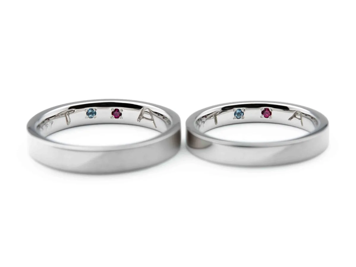 スタイリッシュな平打ちに艶とマットのコントラストが美しい手作り結婚指輪 3