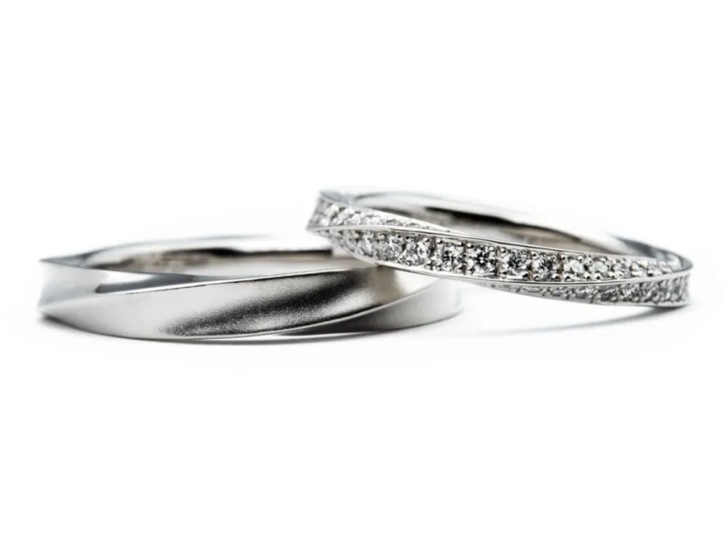 連続したひねりとフルエタニティの手作り結婚指輪