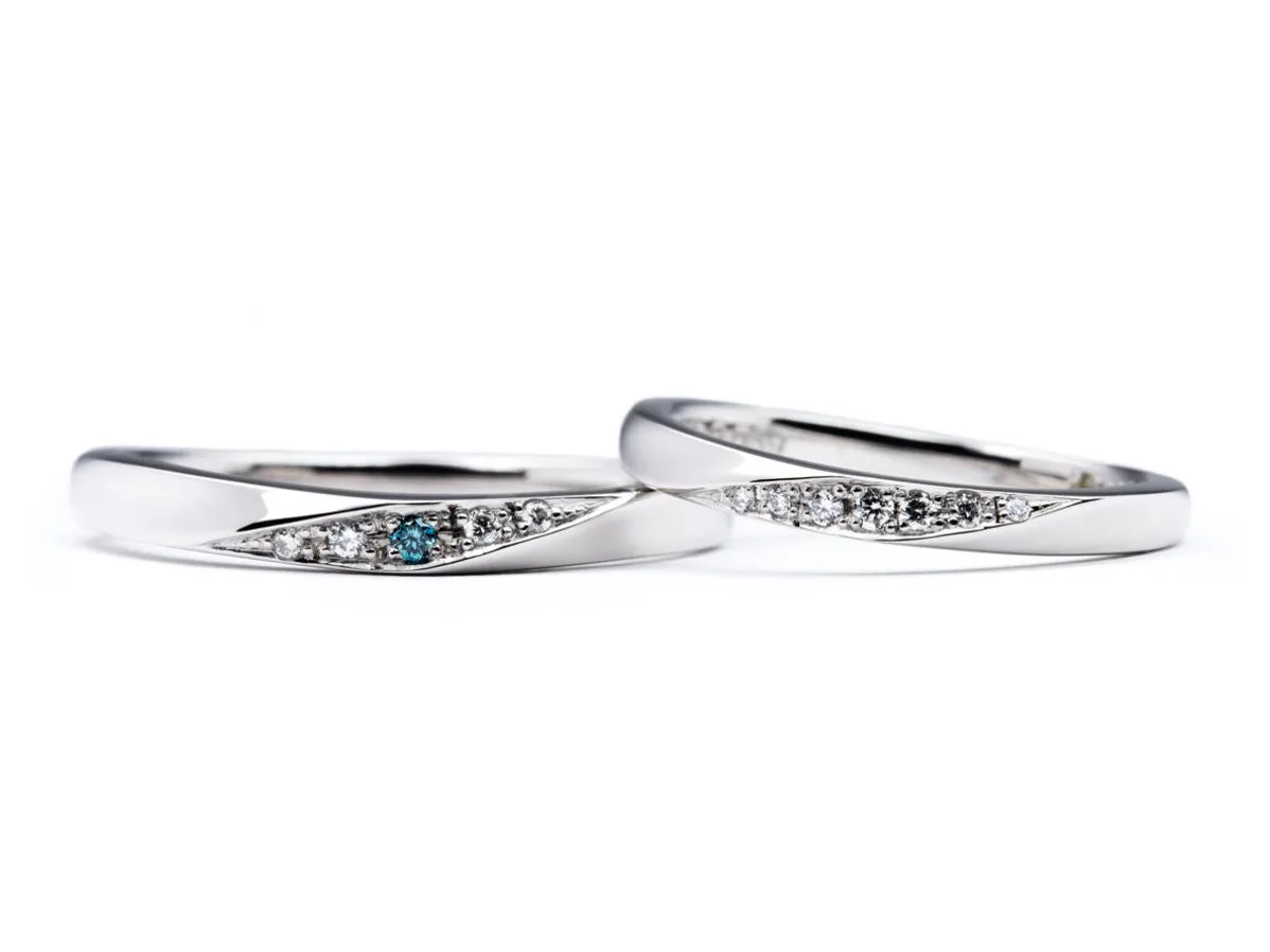 緩やかなU字ウェーブのふたひねりの結婚指輪
