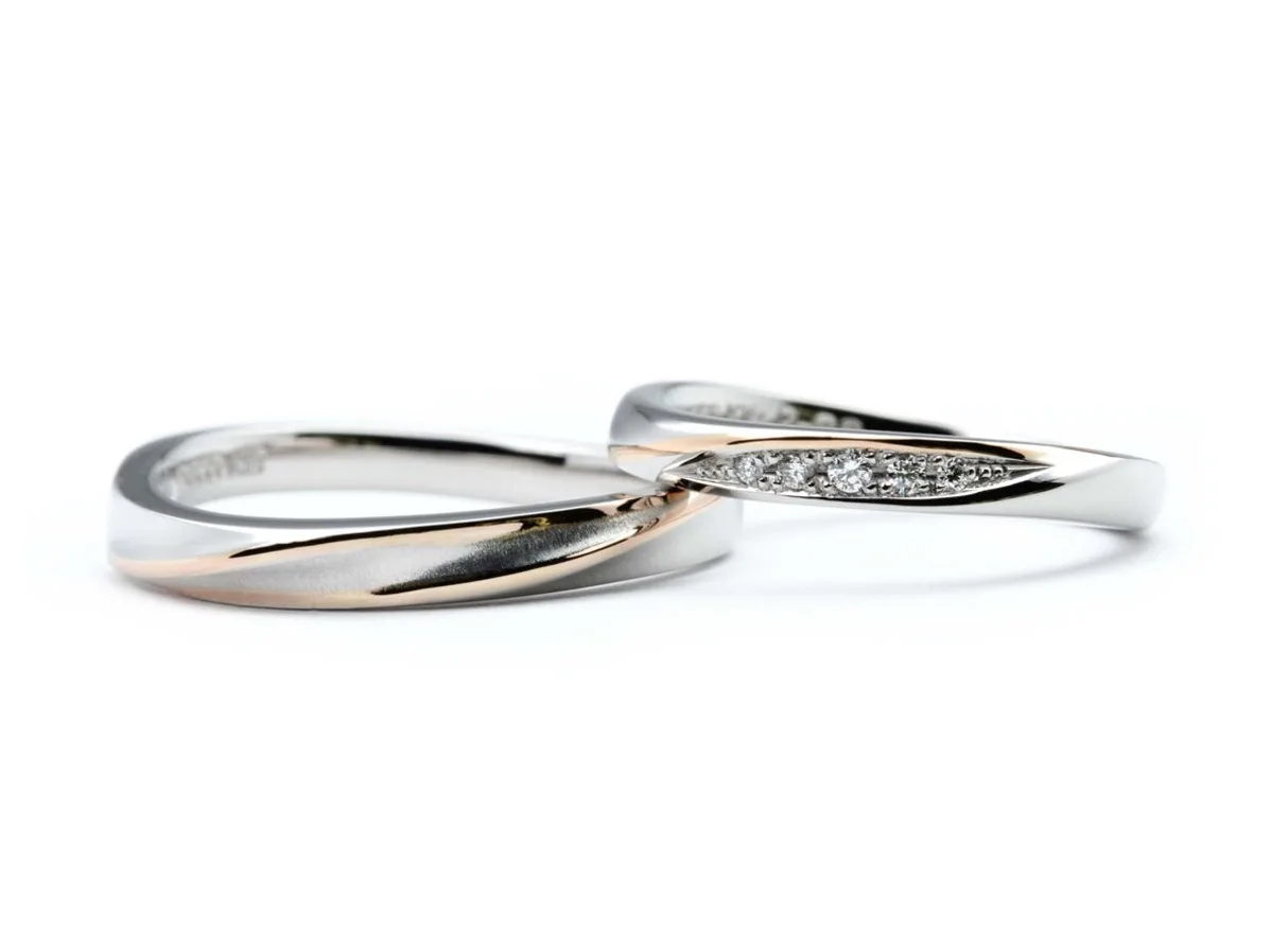 おふたりのつながりを感じる赤い糸の手作り結婚指輪