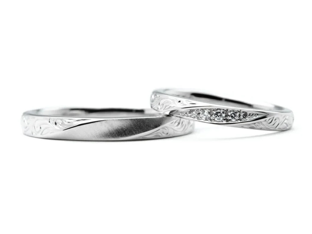 ホヌとプルメリアのハワイアン彫りが入った手作り結婚指輪
