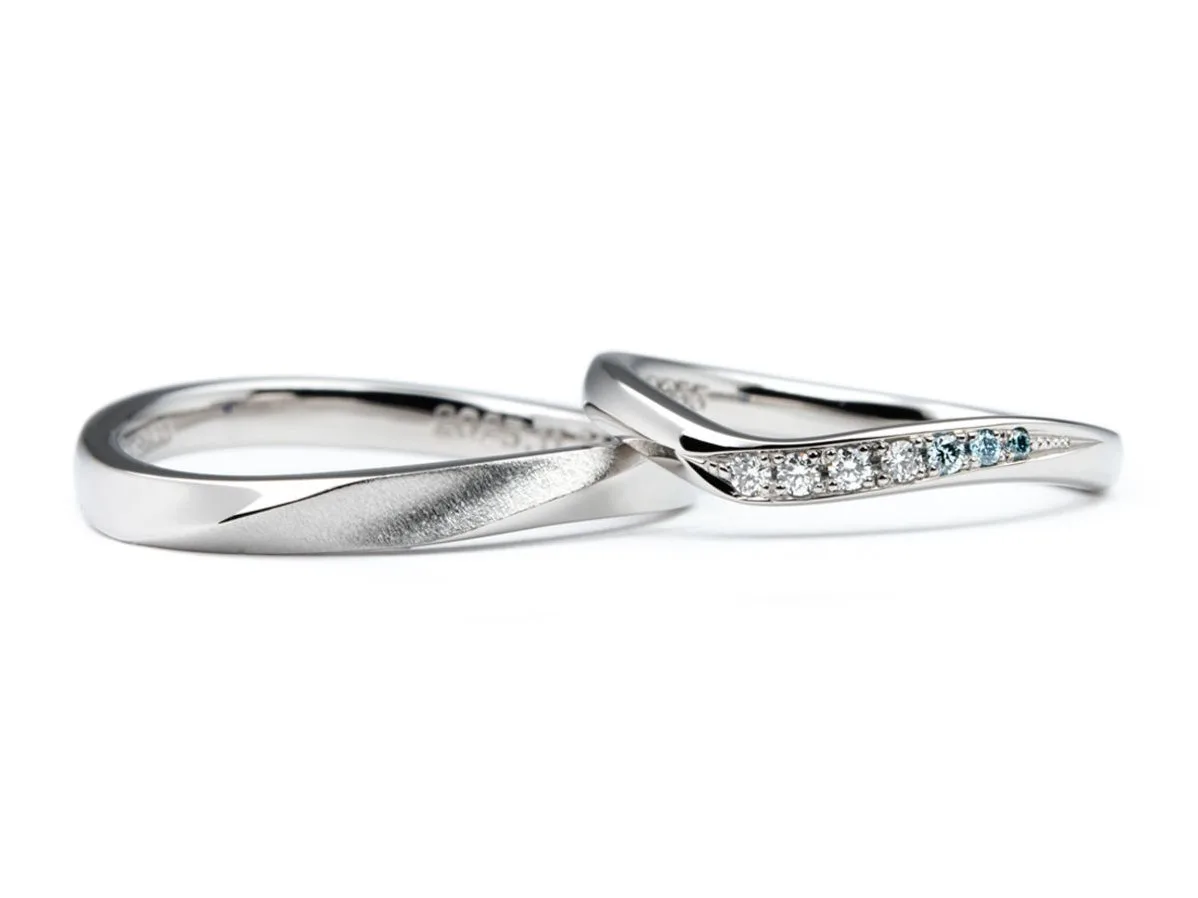プラチナで作るウェーブとV字の手作り結婚指輪