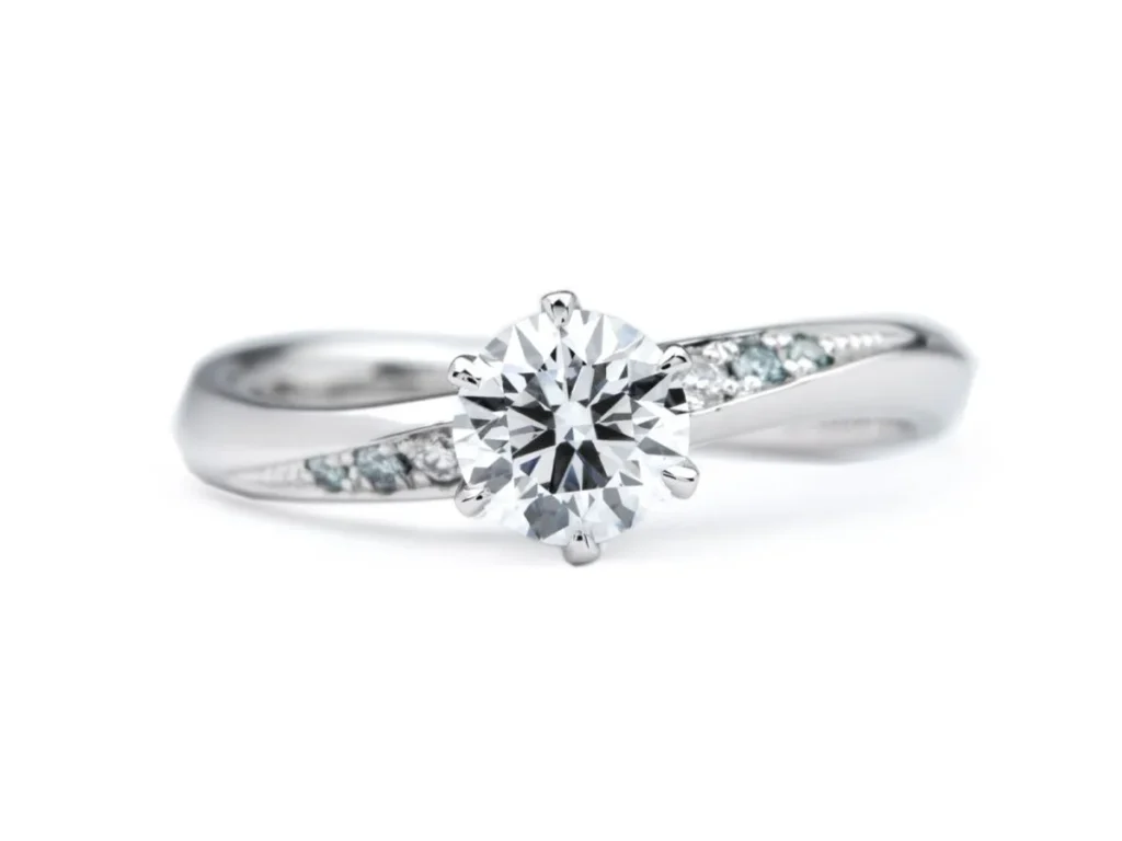 ブルーダイヤモンドのグラデーションオーダーメイド婚約指輪
