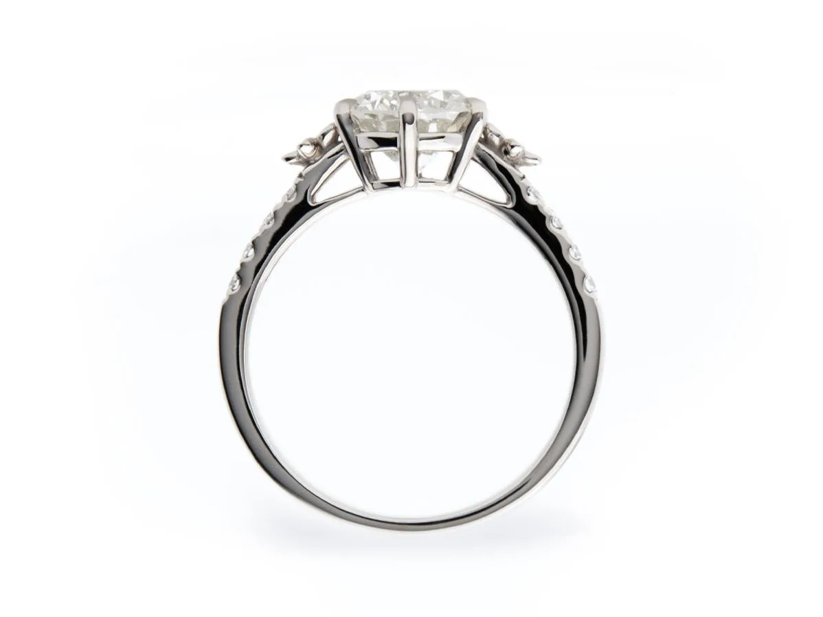 1.2ctのダイヤモンドを留めたお花がかわいい婚約指輪 2