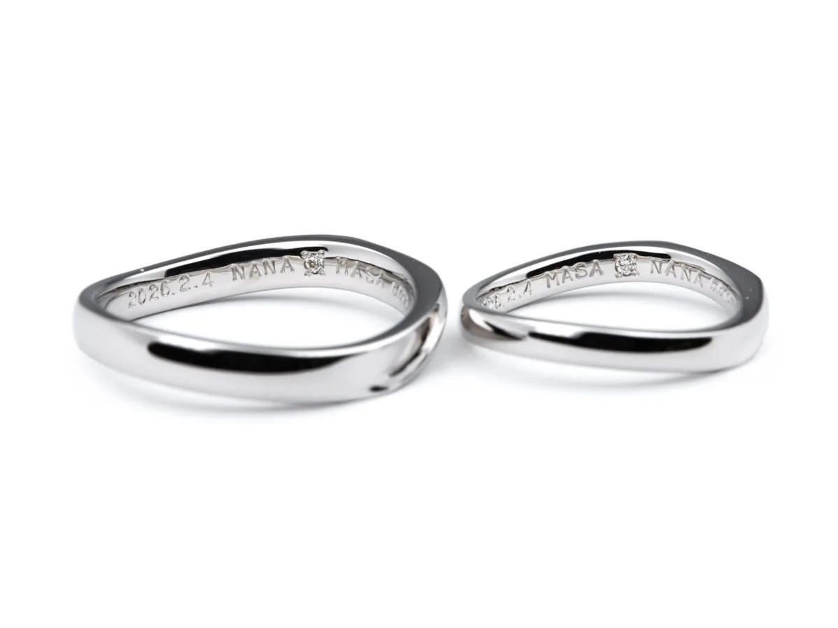 レインボーのカラーダイヤモンドが魅力的な手作り結婚指輪 2
