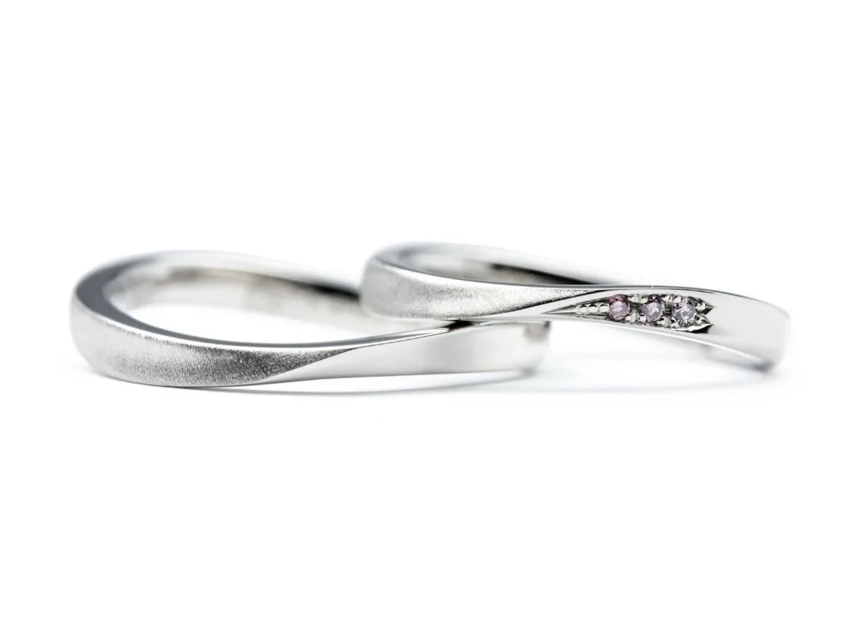 ピンクダイヤモンドのグラデーションオーダーメイド結婚指輪