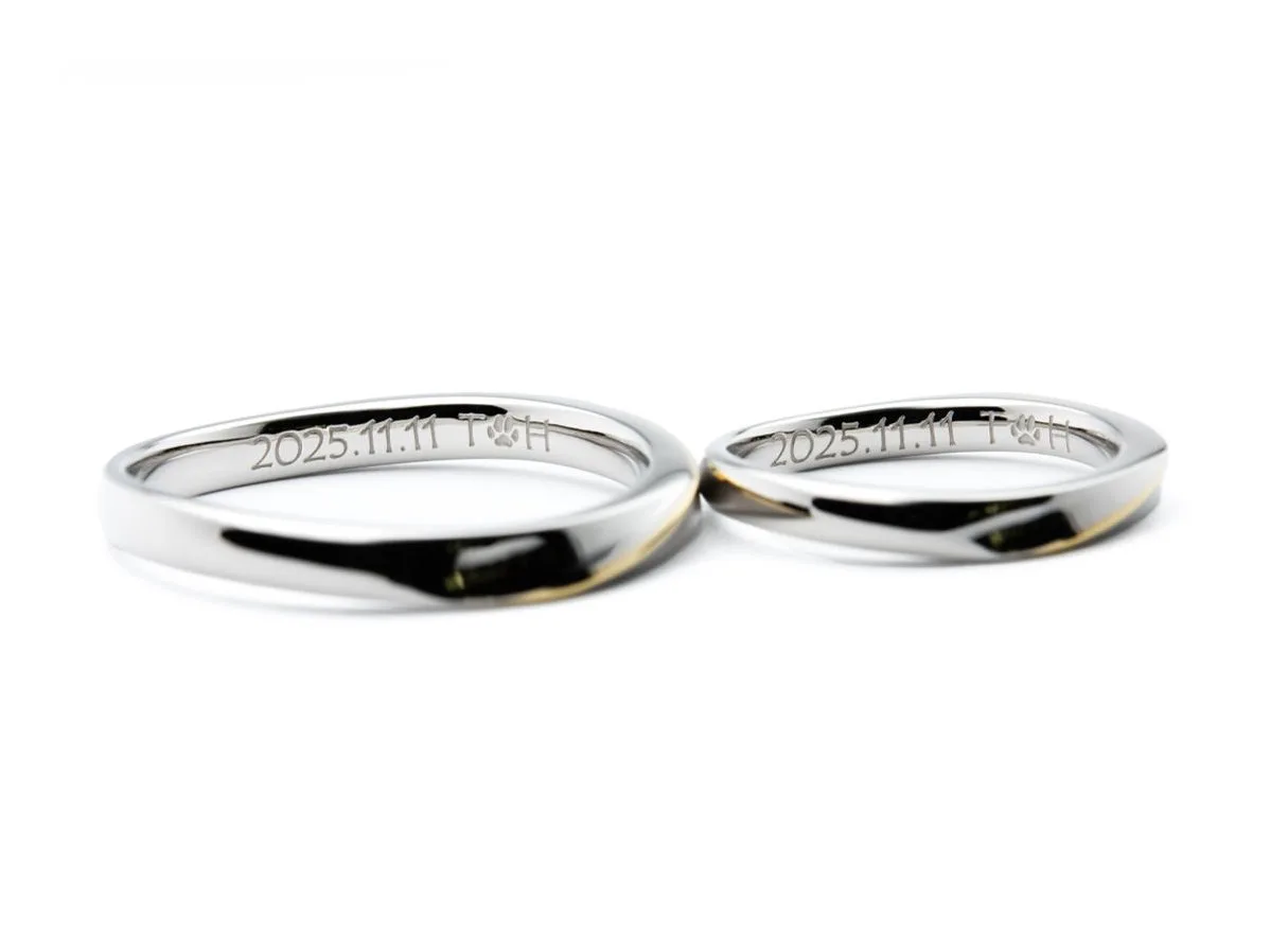 アンティークゴールドのラインが入った手作り結婚指輪 2