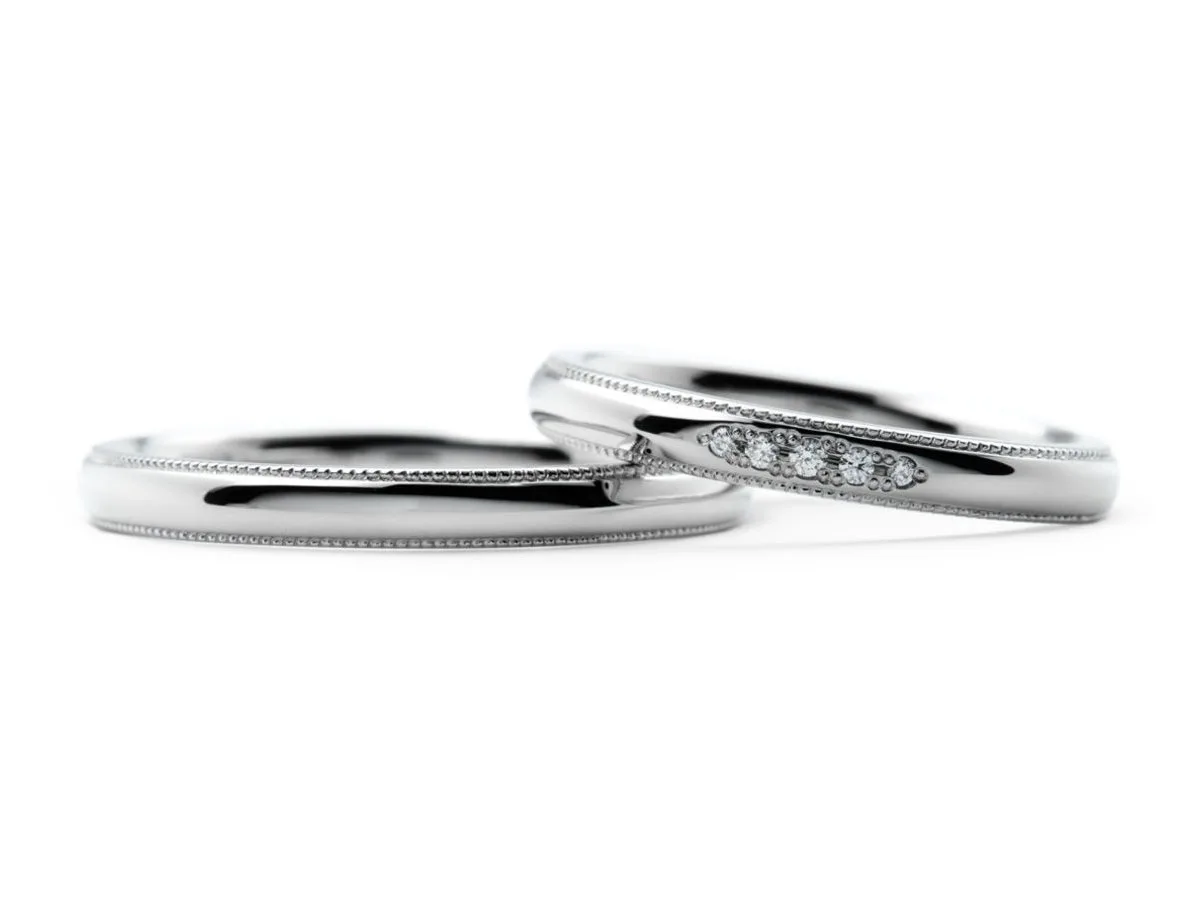 上下にミルグレインが入ったクラシカルな手作り結婚指輪