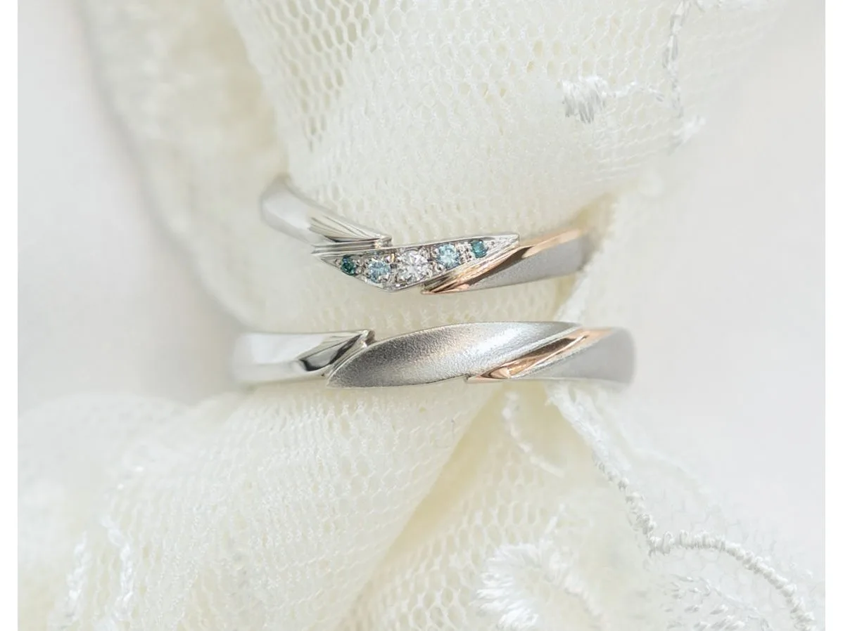 ローズゴールドのラインが美しいふたりだけのオーダーメイド結婚指輪