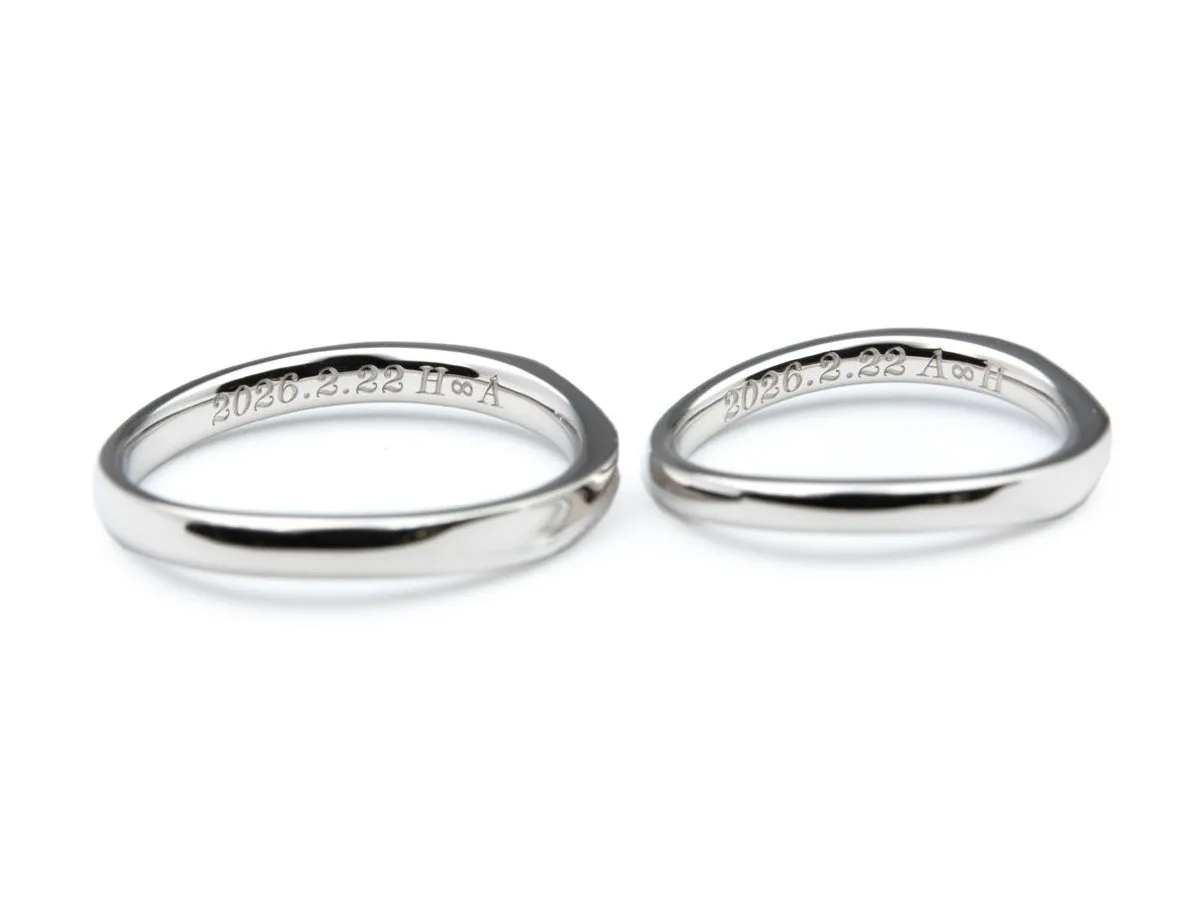 ウェーブひねりにシルク加工とダイヤモンドを留めた手作り結婚指輪 2