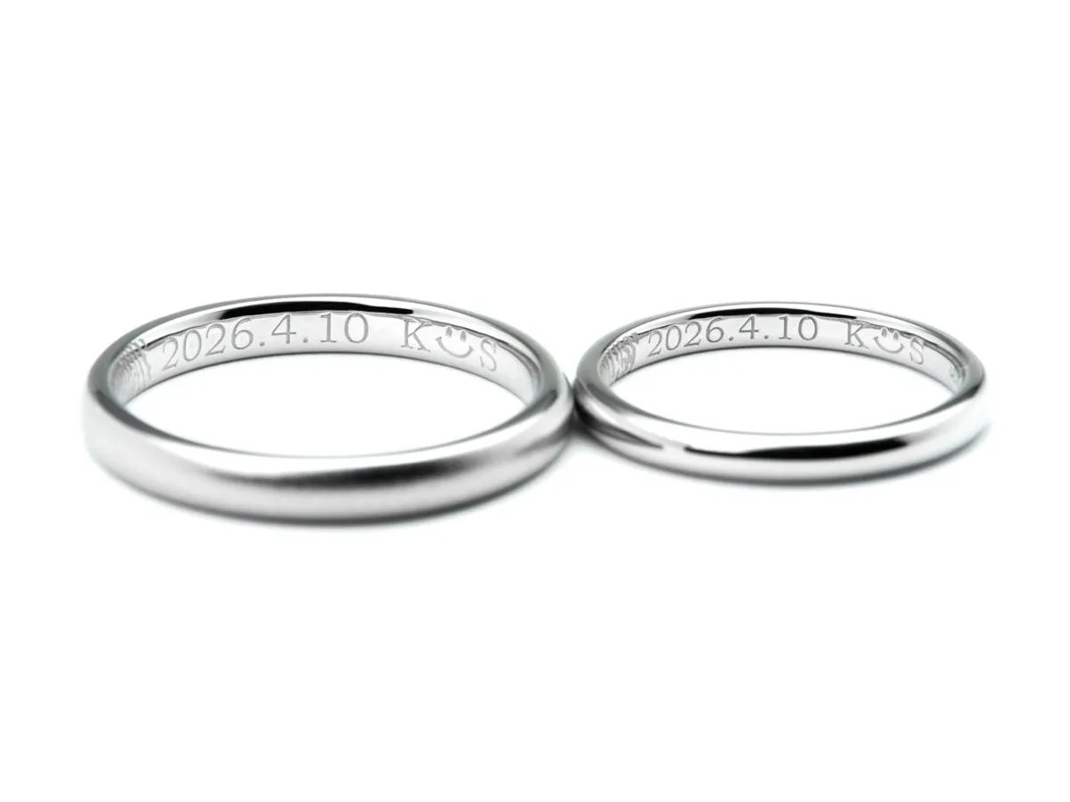 内側に大きくお互いの指紋を入れたオーダーメイド結婚指輪 2