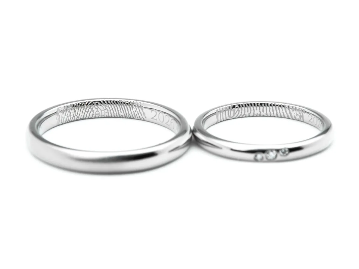 内側に大きくお互いの指紋を入れたオーダーメイド結婚指輪