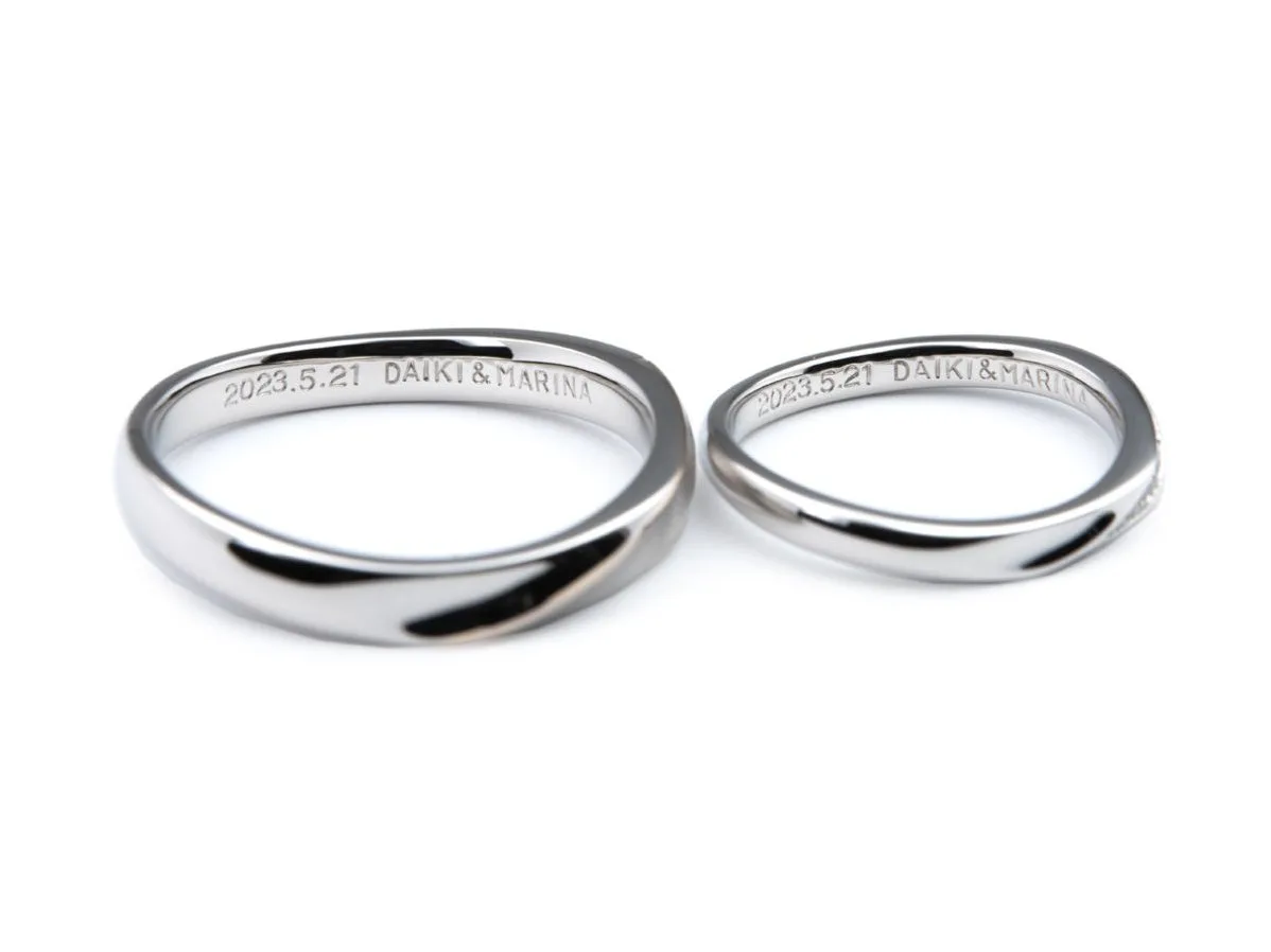 ウェーブひねりにシャンパンゴールドラインが入った手作り結婚指輪 2