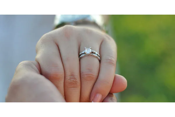 手作りの結婚指輪と婚約指輪を重ね着けしたいときの注意点とは？