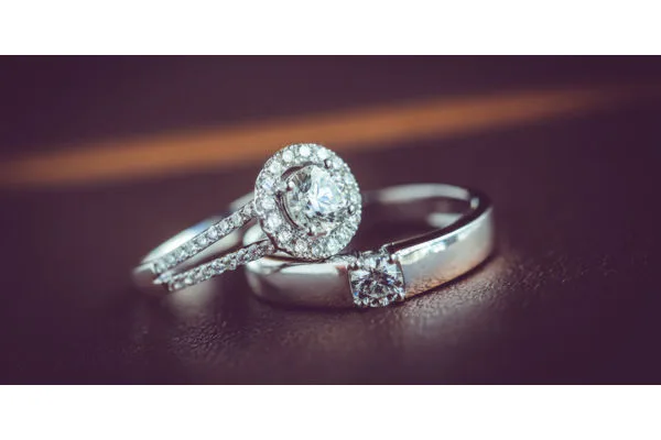 デザインがポイント！ 婚約指輪のダイヤモンドを大きく見せるコツ