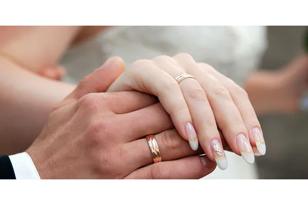 結婚式で流すカップル増加中！ 結婚指輪制作風景ムービーとは