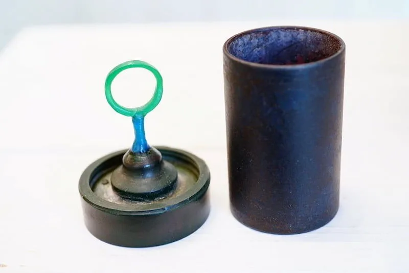 ワックス原型に湯道を取り付ける工程