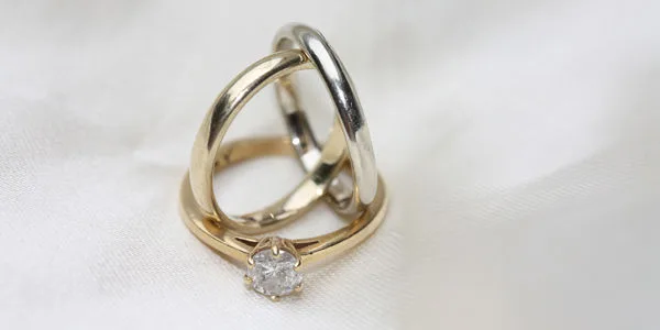ストレートラインで人気の手作り結婚指輪3つ
