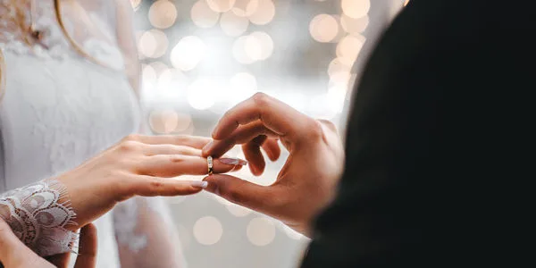 ストレートラインで人気の手作り結婚指輪3つ